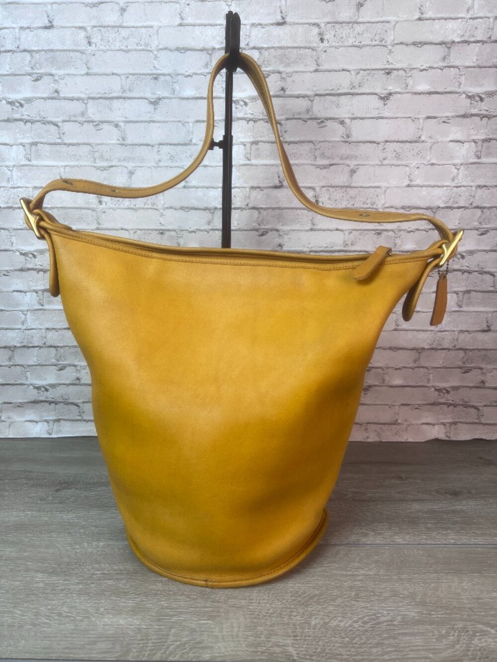 Vintage Coach Duffle Sac XL 9085 Yellow Leather Bag Made In USA 1998